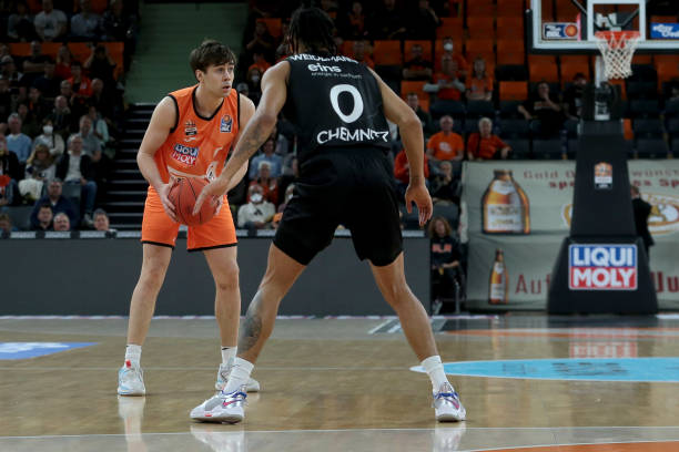 张本美和则 张本美和则